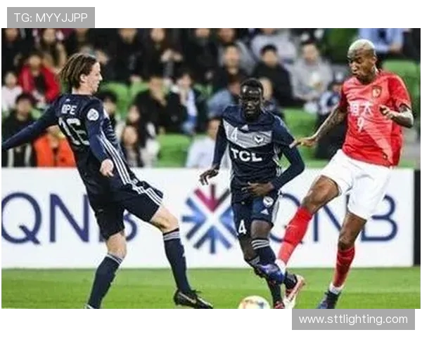 多哈杜海勒与塔什干的激烈对决展现足球魅力与团队精神